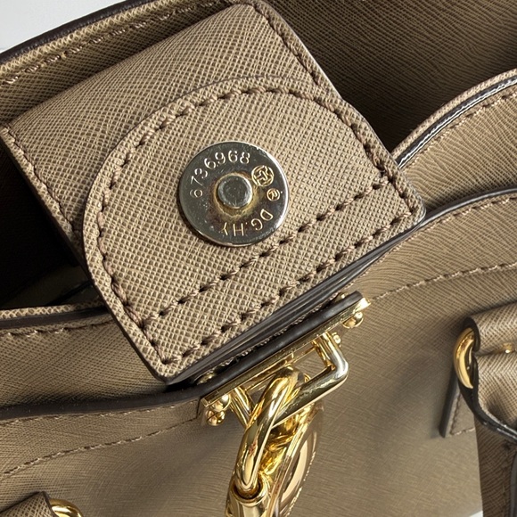 MICHAEL KORS Medium Hamilton Dark Dune Saffiano Leather...